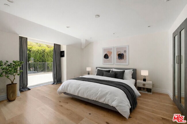 Building Photo - 1214 Coldwater Canyon Dr