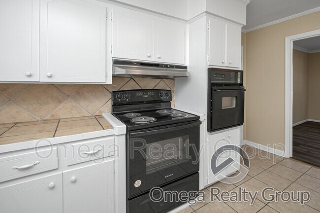 Building Photo - 3215 Walton Dr