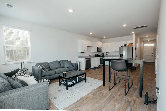 Building Photo - One-Level Living in Ladson