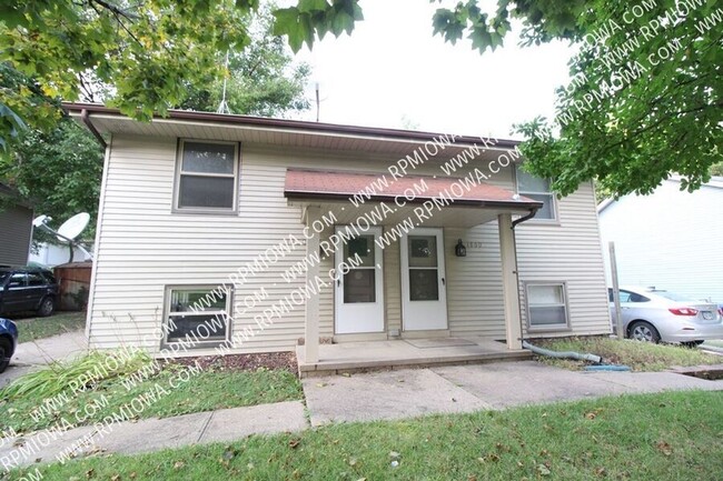 Primary Photo - GREAT LOCATION!! 2 Bedroom, 1 Bath Duplex ...