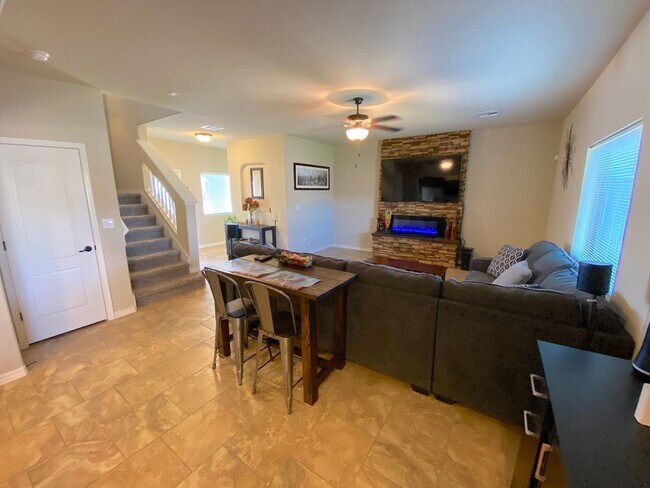 Building Photo - East El Paso 3 bed Refrig A/C w/ Gorgeous ...