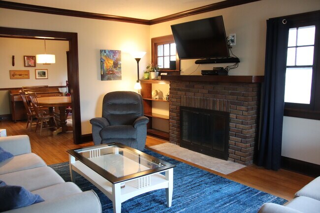 Building Photo - 2034 Warren Rd