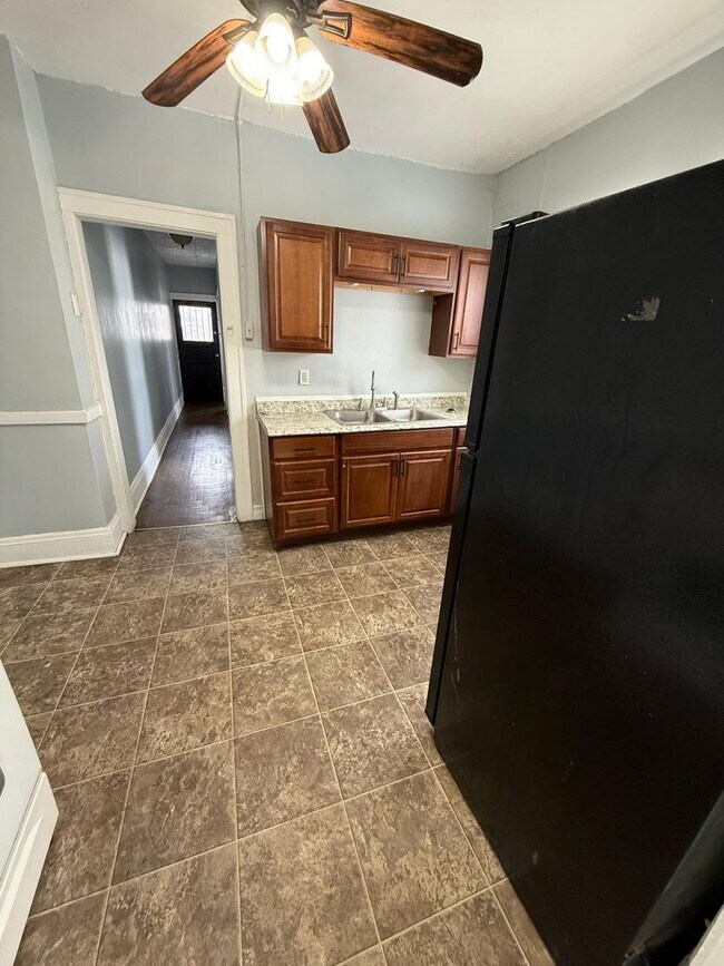 Building Photo - 2bd Unit 4-Plex Building Cash Pay/Section 8