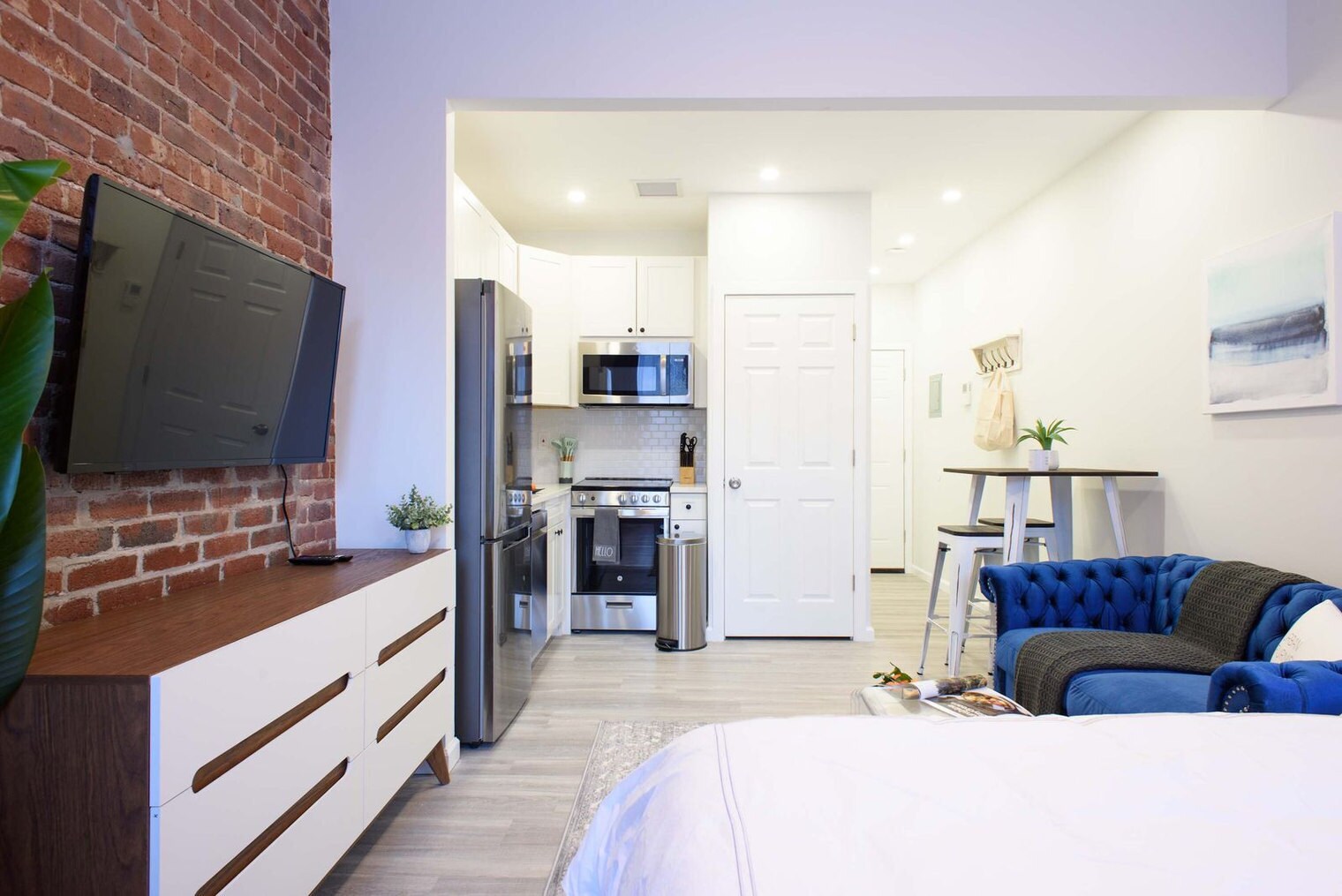 Building Photo - 240e E 75th St