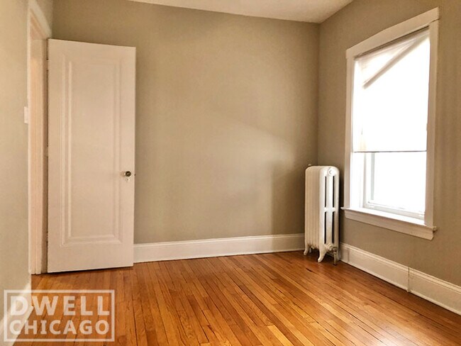 Building Photo - 1509 Hinman Ave