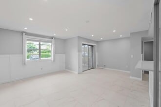 Building Photo - 1259 SW 46th Ave