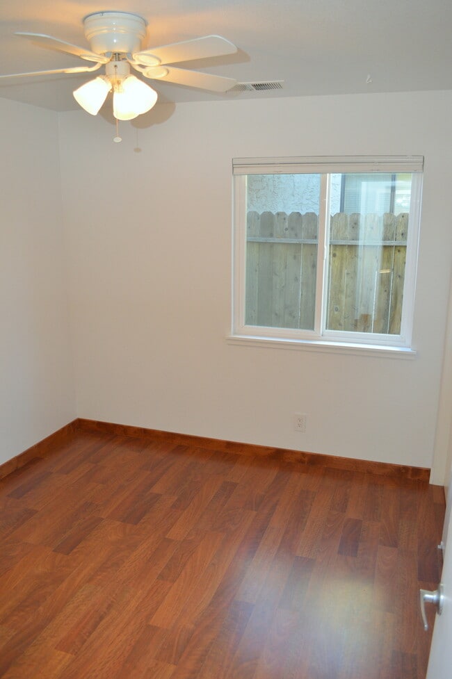 Building Photo - 62 Plumwood Ct