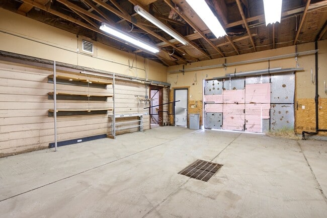 Building Photo - Unique Property for Lease – Office or Residential Opportunity