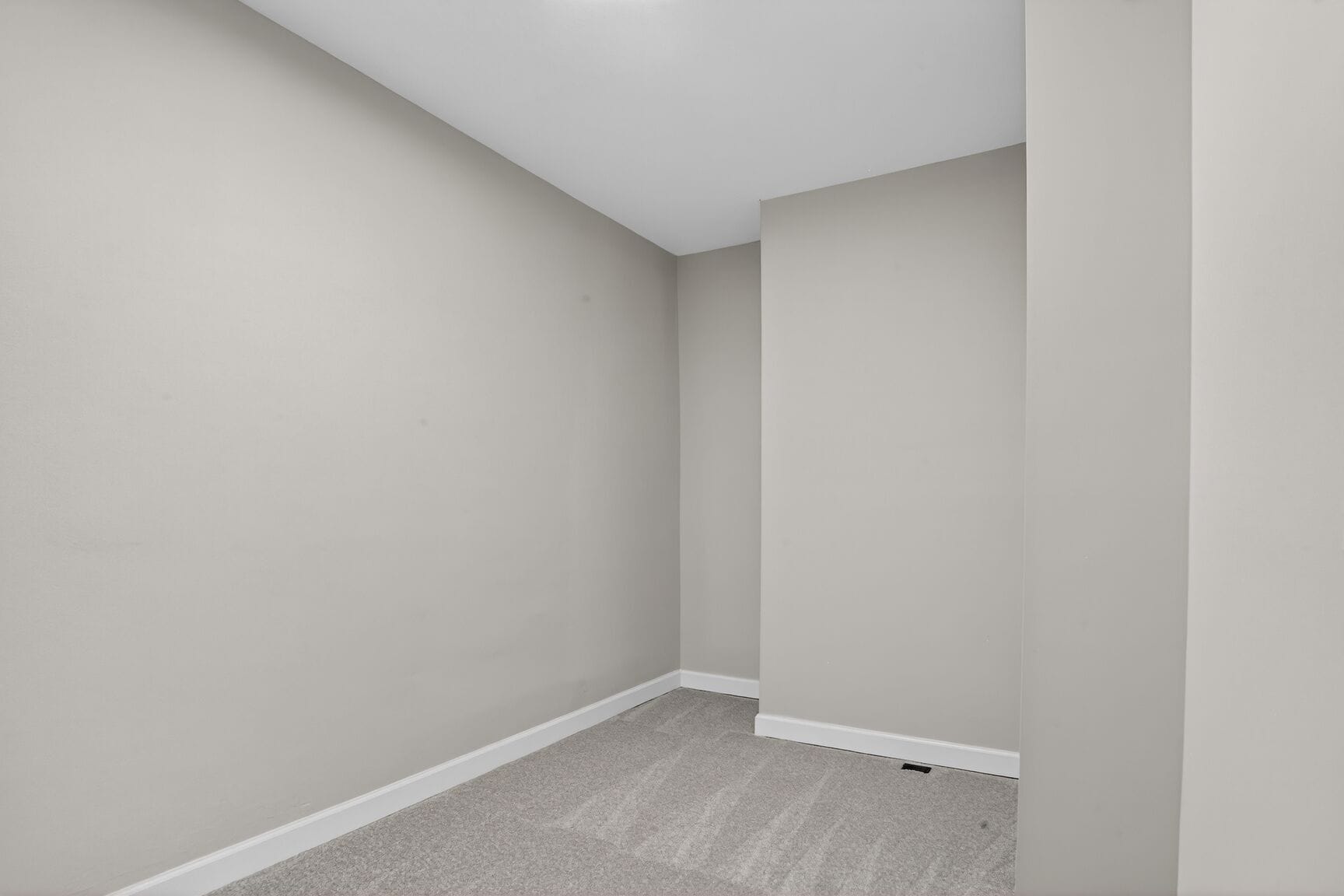 Building Photo - 2102 W Saratoga St