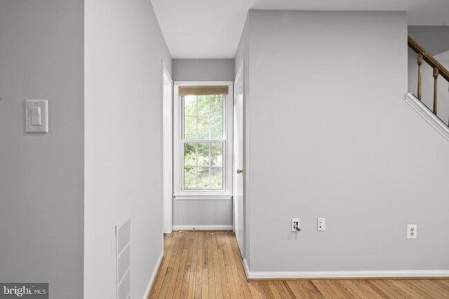 Building Photo - 2514 S Walter Reed Dr