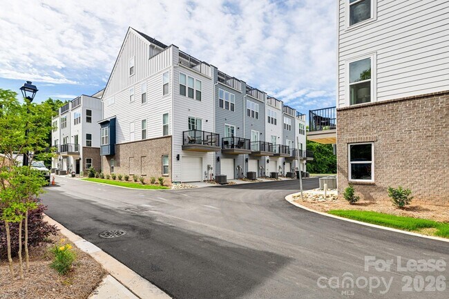 Building Photo - 3011 Jolene Ct