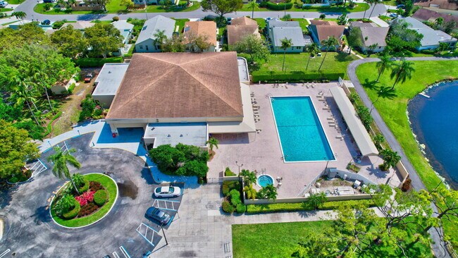 Building Photo - 2925 Riviera Dr