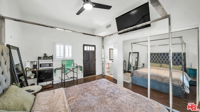 Building Photo - 22736 Cavalier St