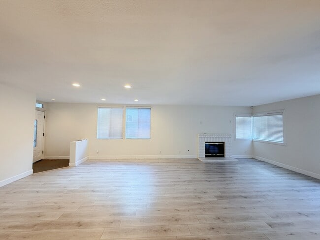 Building Photo - 6315 Blossom Ln