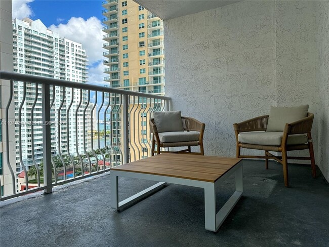 Building Photo - 1200 Brickell Bay Dr