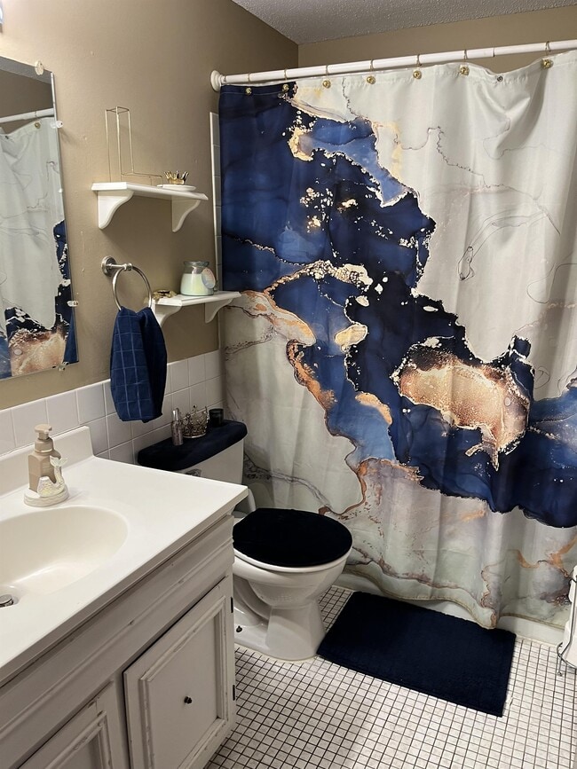 Building Photo - 805 Smetana Rd