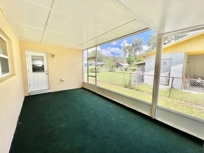 Building Photo - 1120 NE 24th Terrace