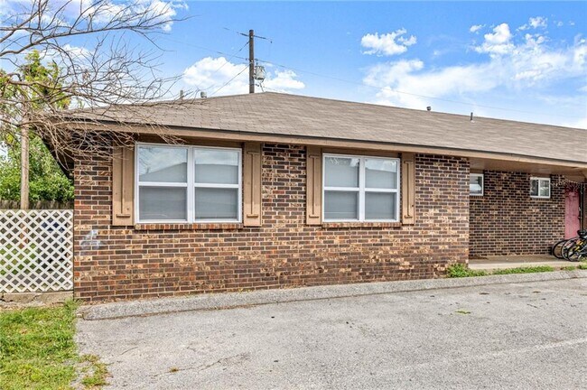 Building Photo - 1715 W Olrich St