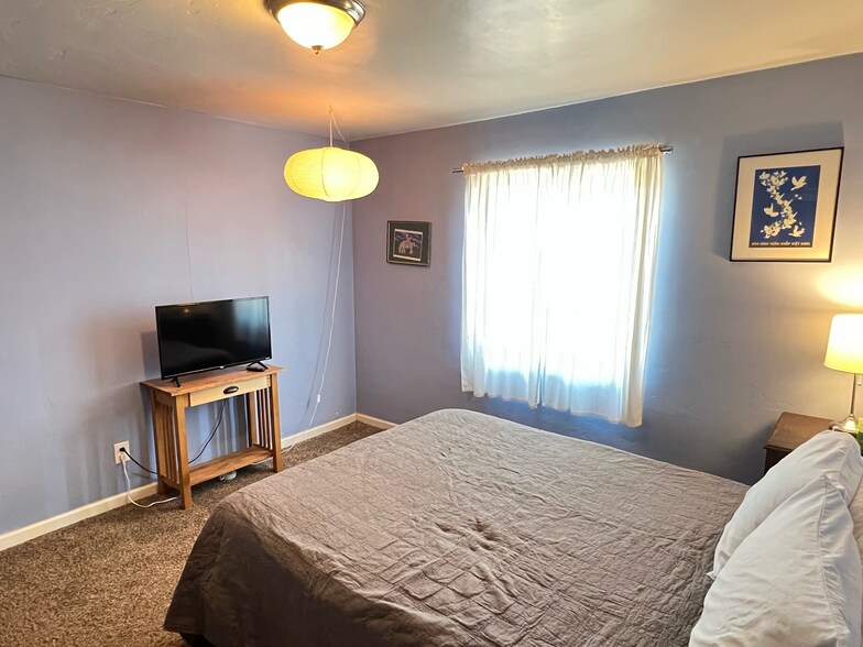 Building Photo - 1337 W El Rio Dr