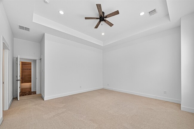 Building Photo - 1070 Mansfield St