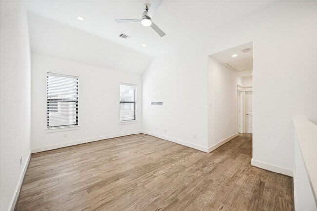 Building Photo - 4405 Schuler St