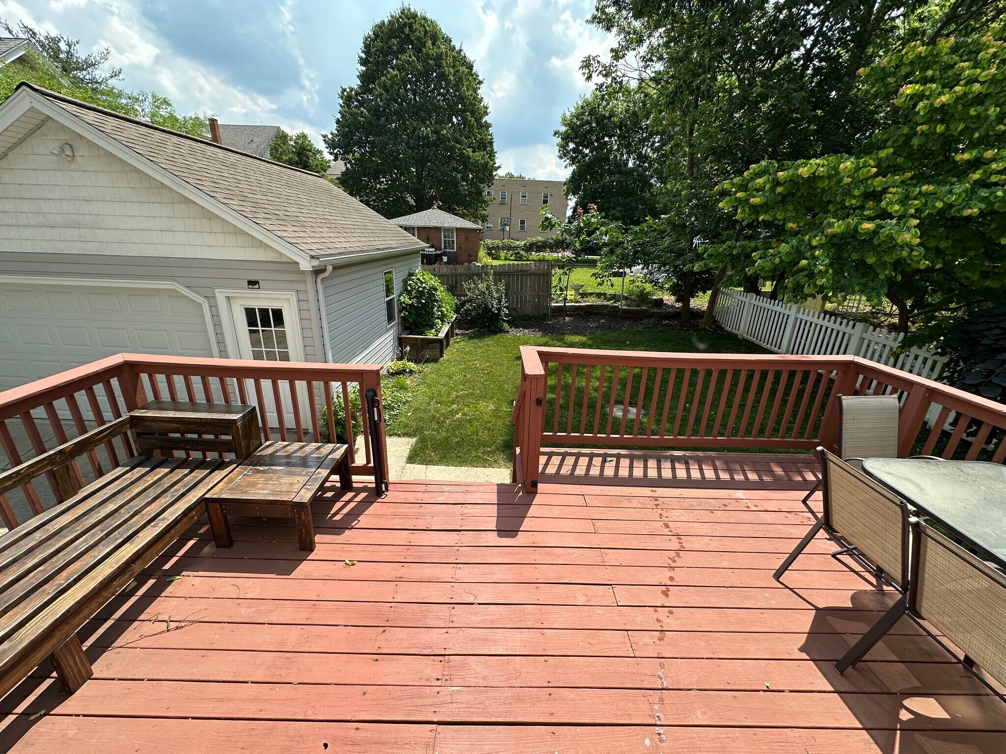 Deck and backyard 2 - 4020 Elsmere Ave