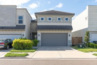 Building Photo - 1822 Sunset Dr