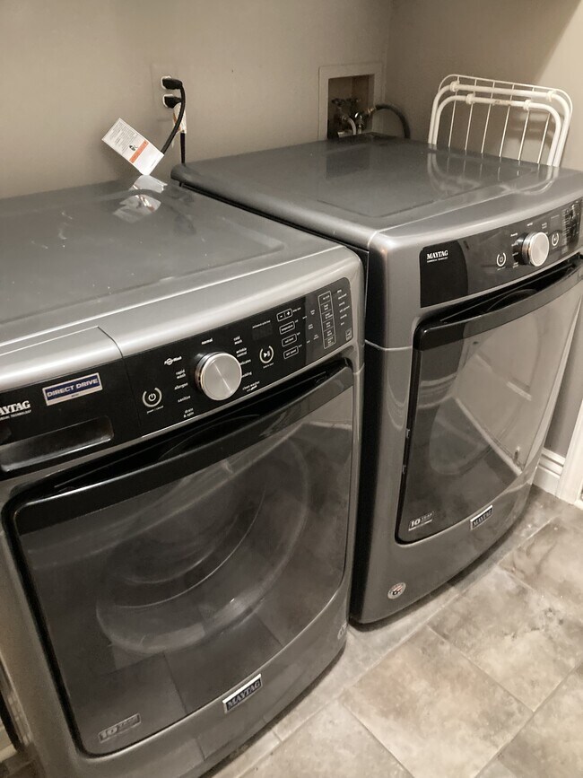 Building Photo - 41645 Copper Creek Dr