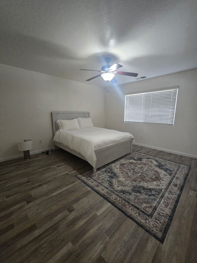 Building Photo - Beautiful 3BD 2BA home for rent in Hanford!