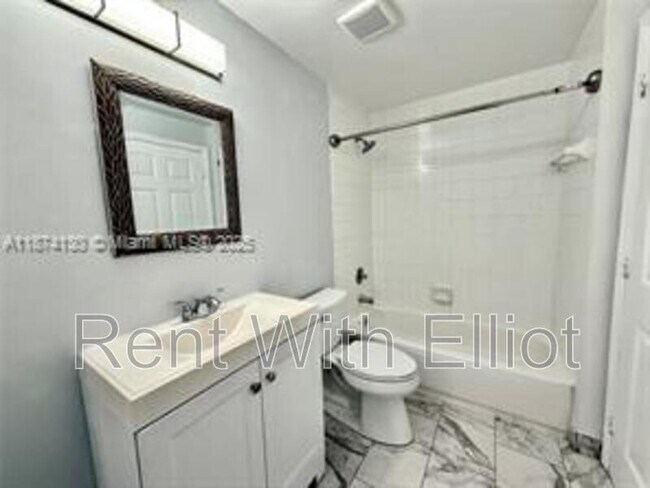 Building Photo - 2015 SE 10th Ave