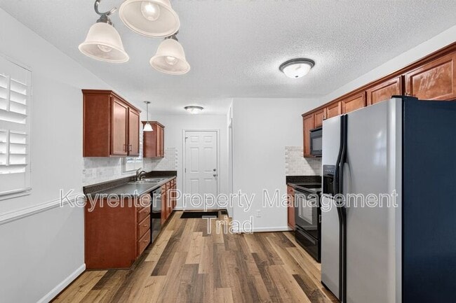 Building Photo - 9415 Glen Cross Dr