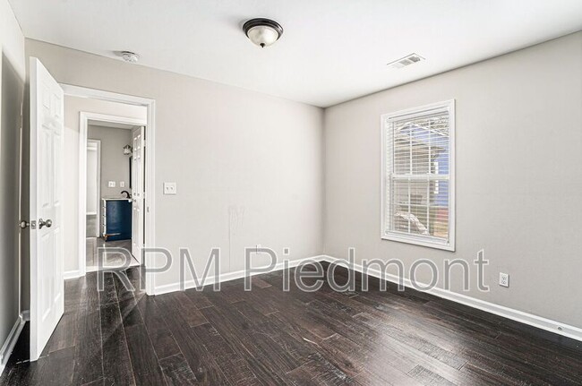 Building Photo - 1343 Lynford Dr SW