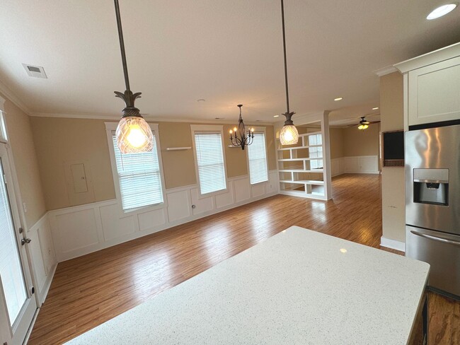 Building Photo - BEACH HOME! 4/4.5 with 3 car garage