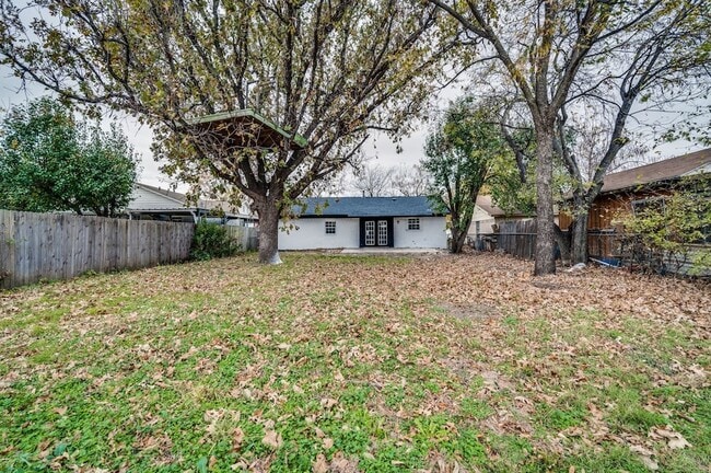 Building Photo - 2110 Aggie Dr