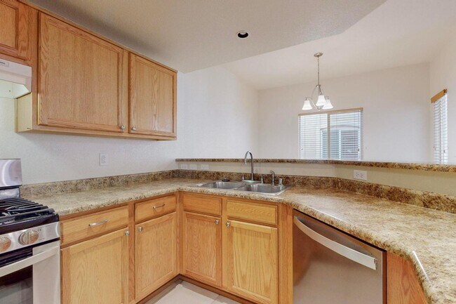 Building Photo - 6800 Vista Del Norte Dr NE