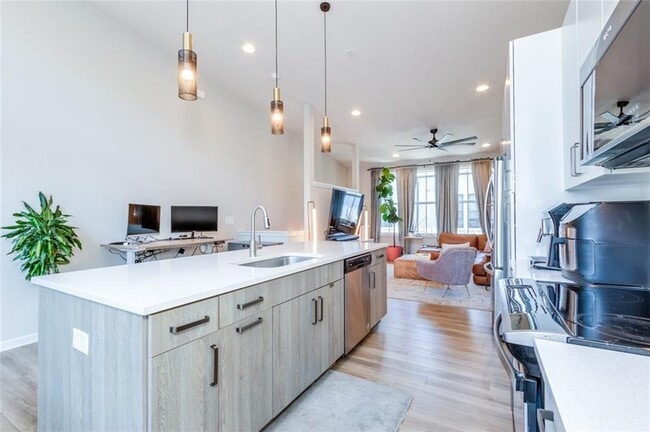 Building Photo - 912 Brees Ct