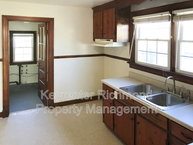 Building Photo - 7418 Wentworth Ave