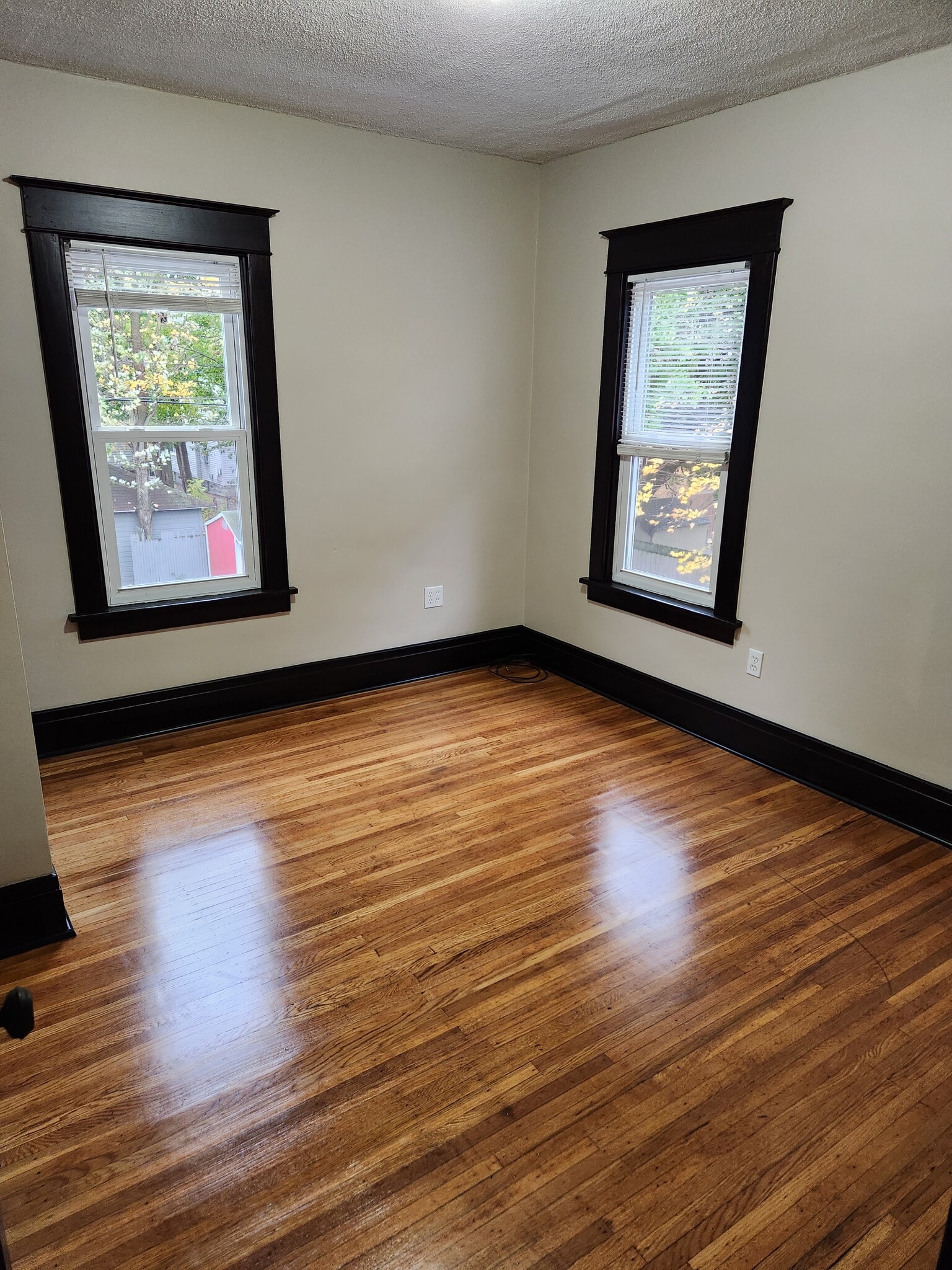 Building Photo - 17 Meriden St