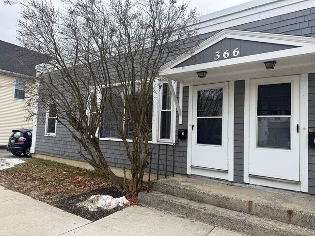 Building Photo - 366 Main St