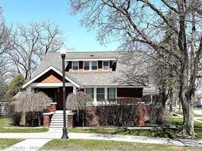 Building Photo - 504 Clinton Ave