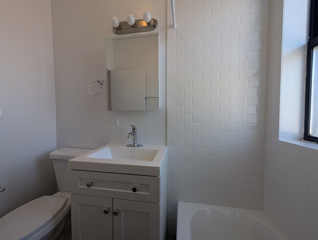 Building Photo - 1534 N Kedzie Ave