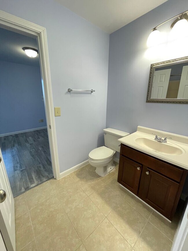 Building Photo - Mill Creek - Updated 2br 2ba garden-style ...