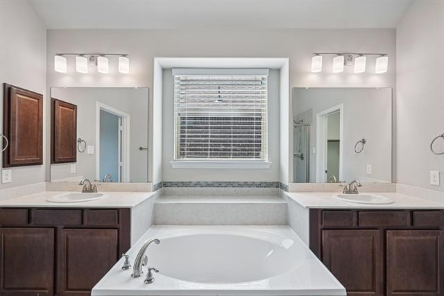 Building Photo - 924 Lake Cypress Ln