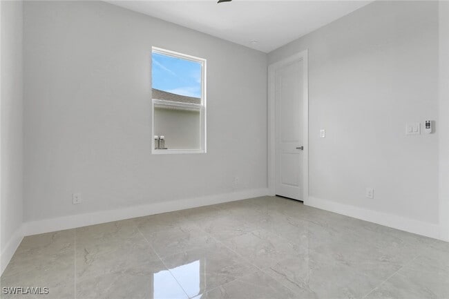 Building Photo - 3803 1st St SW