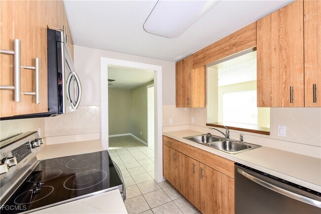 Building Photo - 2621 10th St