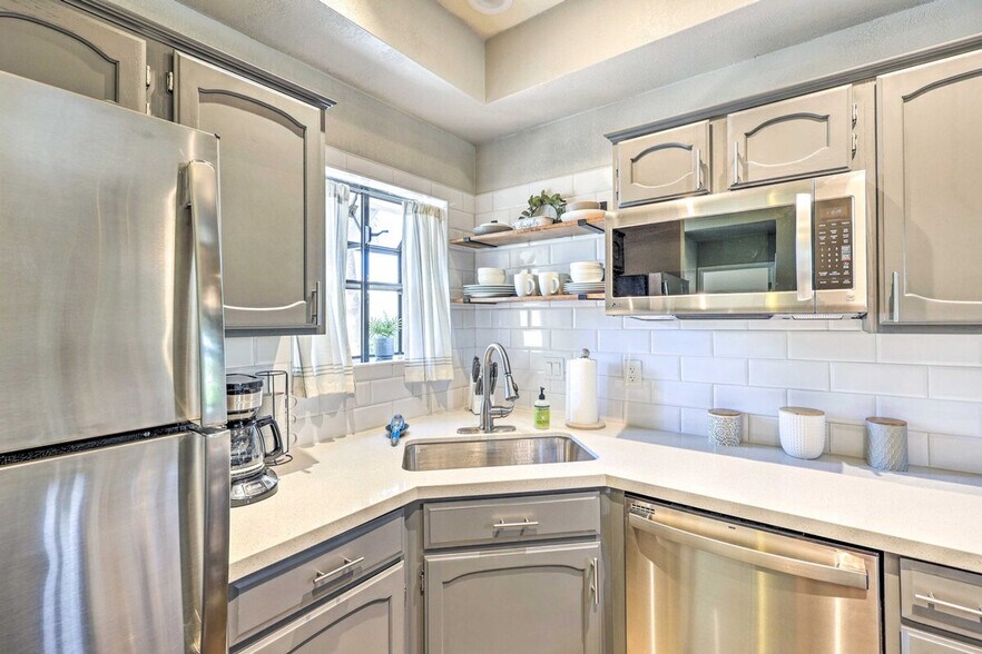 Building Photo - 1601 W Beardsley Rd