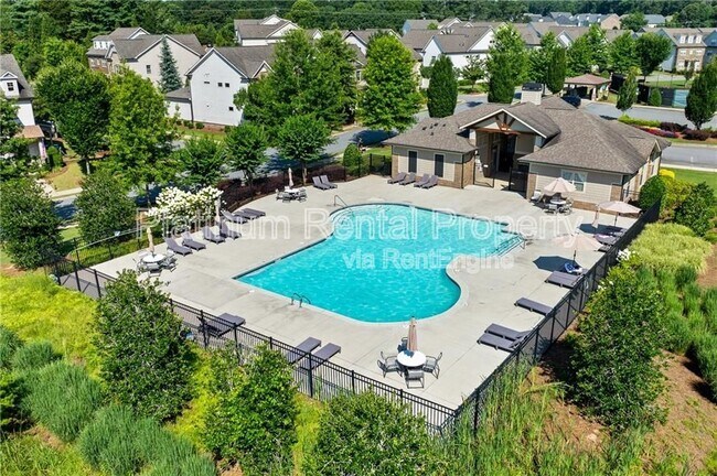 Building Photo - 705 Fieldcrest Park Ln