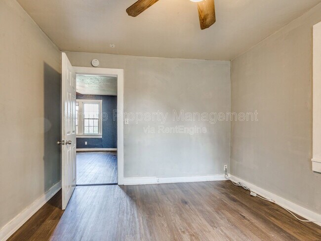 Building Photo - 1524 SW Binkley St