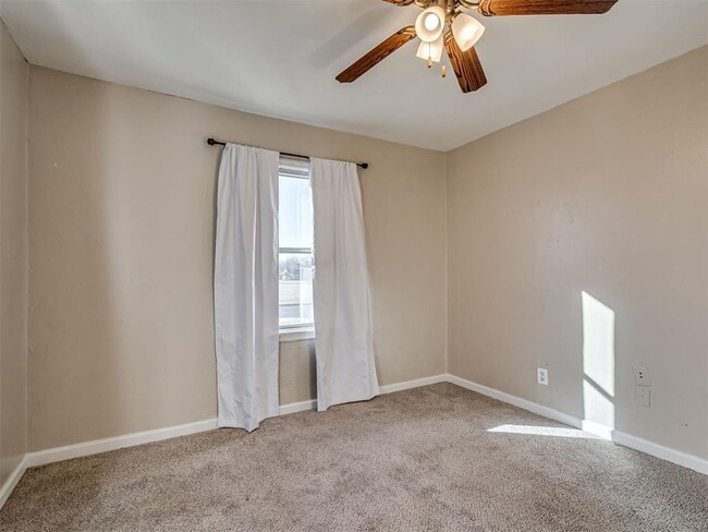 Building Photo - 211 W Dale St