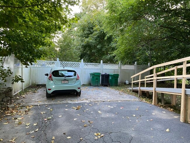 Building Photo - 24 Concord St